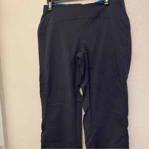 Columbia Women's black relaxed fit pull on elastic waist nylon pants mud rise M